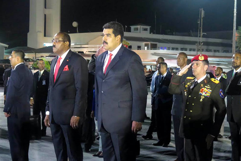 Maduro-viaje-a-Antigua-y-Barbuda