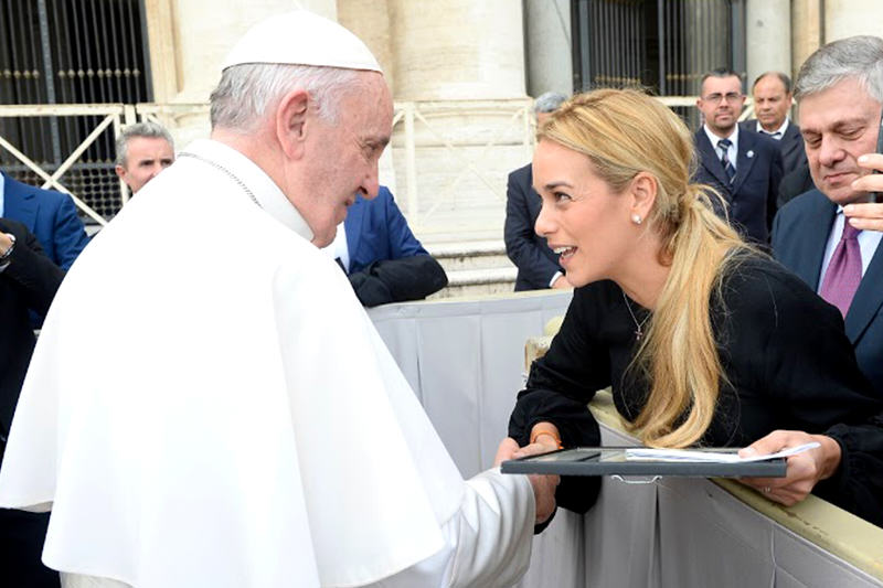 Papa-Francisco-Lilian-Tintori-2