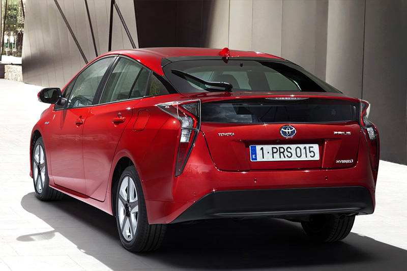 Toyota-Prius-2016-3