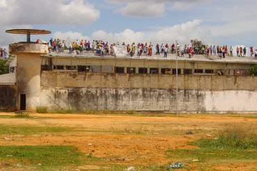 ¡EL DESASTRE CARCELARIO! Por los menos 27 reos se escaparon de la cárcel de Vista Hermosa