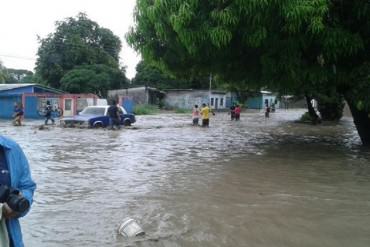 ¡EN ALERTA! Crecida del Río Acarigua dejó graves inundaciones en el estado Portuguesa (+Fotos)