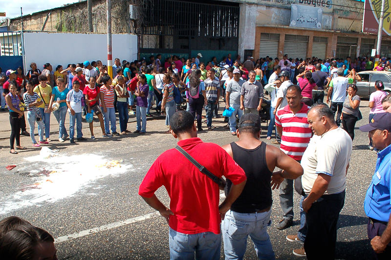 mujer-arrollada-al-salir-de-hacer-cola-para-comprar-comida-2