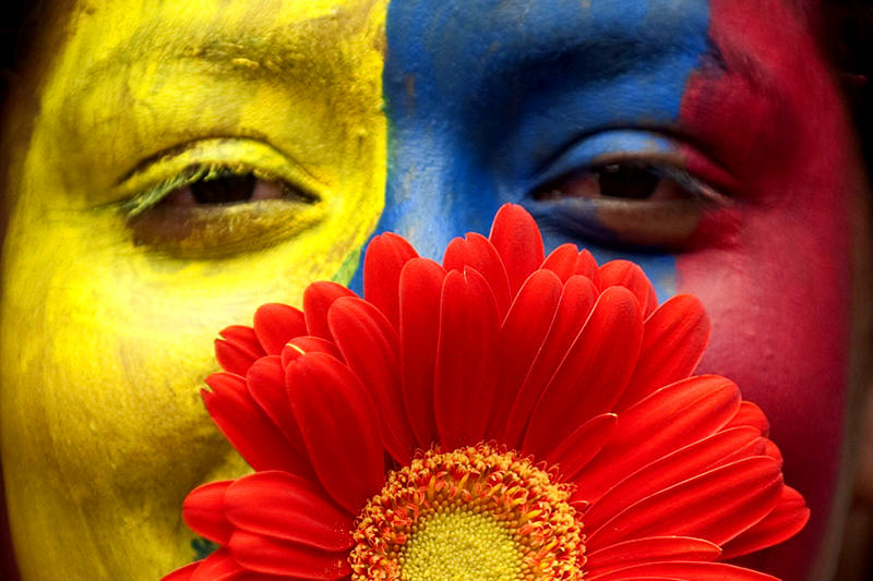 mujer-venezuela-tricolor-bandera-flor