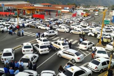 ¡EXIGEN RESPUESTA! Taxistas protestan en zonas de Mérida por inseguridad y falta de repuestos