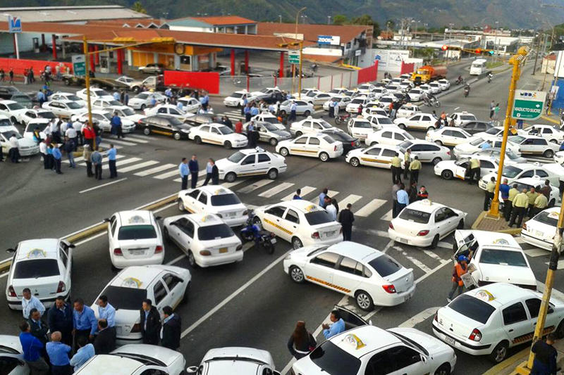 paro-de-taxistas-merida-protesta