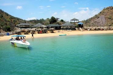 ¡EL HAMPA DESATADA! Reportaron robo masivo a más de 50 bañistas en una playa de Guanta