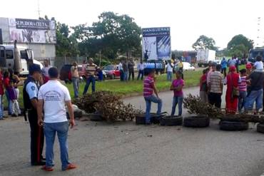 ¡SE AGOTA LA PACIENCIA! Vecinos protestan en Maturín por falta de agua