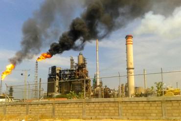 ¡ALARMANTE! Refinería de Amuay produce gases que envenenan a la ciudad de Punto Fijo