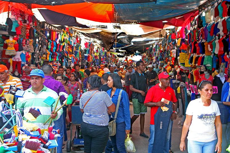 GRACIAS POR TANTO NICOLÁS! Mercado de corotos: La opción para estrenar ropa  esta navidad