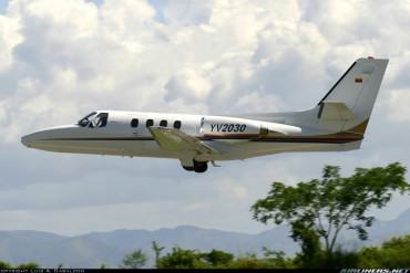 ¡SIGUE EL ESCÁNDALO! Un mayor de la Fuerza Aérea piloteaba avión donde viajaron los Flores