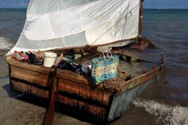 ¡HUYENDO DE LA FELICIDAD! Un grupo de balseros arribó a las costas de Key Biscayne, Florida