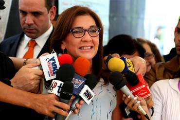 ¡COPIANDO AL JEFE! Jacqueline Faría también califica a Lorenzo Mendoza de «pelucón del diablo»