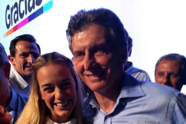 ¡AIRES DE CAMBIO! Lilian Tintori acompañó en tarima a Macri, nuevo presidente de Argentina