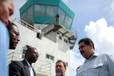 ¡AQUÍ NI PENDIENTE! Maduro inspecciona obras de aeropuerto en San Vicente y Las Granadinas