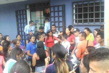 ¡CAOS! Bachilleres de Misión Sucre en Apure fueron golpeados y apresados por exigir tabletas