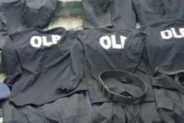 ¡INCREÍBLE! Autoridades incautan uniformes con siglas OLP empleados para cometer delitos