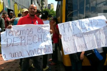 ¿REACCIONAN? Chavistas protestaron en Chacao: Tienen hasta 15 años esperando vivienda digna