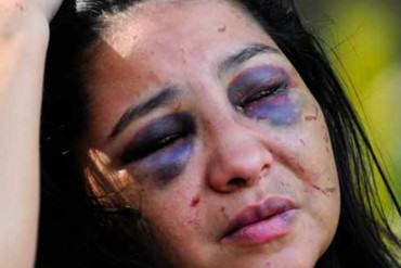 ¡TOTAL SALVAJADA! Joven fue brutalmente golpeada por Polivargas, incluyendo una mujer policía