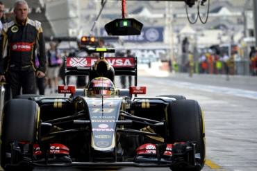 ¡EL KARMA ATACA! Maldonado se despide de la F1 2015: Lo chocaron en la primera vuelta