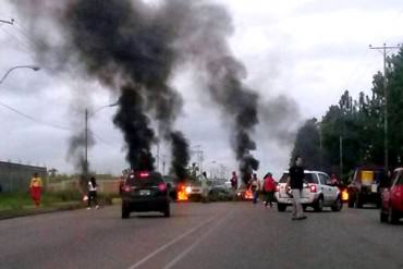 ¡NO SE LA CALAN MÁS! Protestan y queman cauchos en Maturín por fallas en servicios básicos