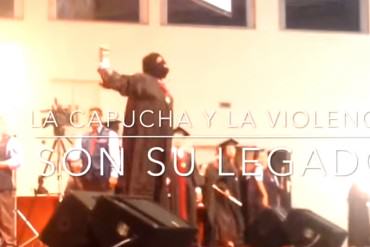 ¡UNA JOYA! Joven chavista se encapucha al recibir medalla en acto de grado de la UCV (+Video)