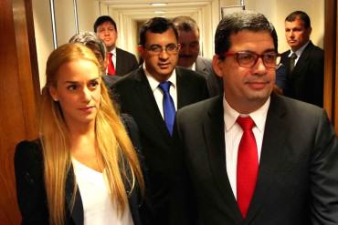 ¡VIENE EL CAMBIO! Lilian Tintori fue recibida con aplausos en la Cámara de Diputados de Paraguay