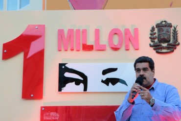 ¿LE CREEMOS? Maduro entregó supuesta vivienda «un millón» y logró salvar la cortada del bigote