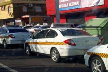 ¿LISTOS PARA UN INFARTO? Carrera mínima en taxi pasó a Bs. 700 tras ajuste de tarifas