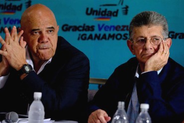 ¿Y ENTONCES? El gesto que hizo Ramos Allup mientras Chúo Torrealba hablaba (+Video)