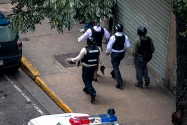 ¡ÚLTIMA HORA! Presos mantienen situación de rehenes en el Cicpc de Quinta Crespo