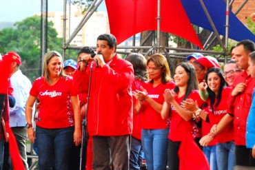 ¡QUÉ DE LO ÚLTIMO! Maduro llevó un poco de chavistas a Margarita y mira donde los metió (+Fotos)