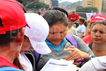 ¡SE QUEDARON SIN GENTE! Gobierno forzó a empleados a ir a cierre de campaña y pasó «lista»