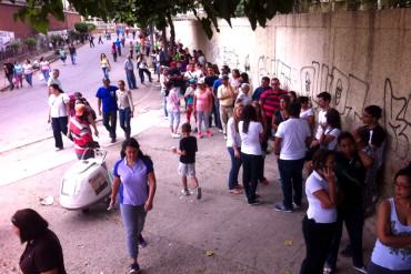 ¡VENEZOLANOS HACEN LA COLA MÁS SABROSA! Así están los centros de votación en el país