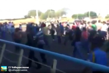 ¡LO QUE DEJA EL MISERABLE SOCIALISMO! Estampida por comida en Valle de la Pascua (+Video)