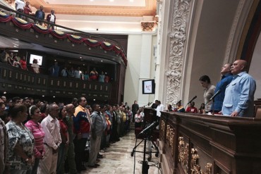 ¡EL DESESPERO ES GRANDE! Cabello instala un «Parlamento Comunal» en la Asamblea Nacional