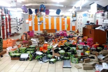 ¡SIGUE LA ANARQUÍA! Saquearon tienda de calzados y artículos deportivos en Guarenas (+Foto)