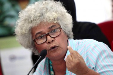 Ministra de Agricultura Urbana pide sembrar en balcones: «En un porrón, un tobo, una latica»