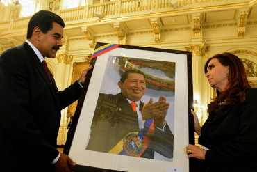 ¡A MADURO NO LE GUSTARÁ ESTO! Macri ordena retirar retratos de Chávez de la Casa Rosada