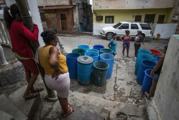 ¡EN SOCIALISMO! Más de un millón de familias no disponen del servicio de agua en Venezuela