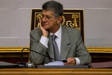 Ramos Allup sobre aumento de la gasolina: «Necesitaremos una maleta de Bs. para llenar el tanque»