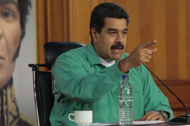 ¡SIGUE CON LAS LOCURAS! Maduro amenaza con cárcel a los banqueros que «saboteen» el servicio (+Video)