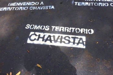 ¡EL VANDALISMO ROJO! Chavistas dejaron mensajes amenazantes en el centro de Caracas