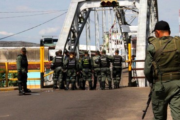 ¡LO ÚLTIMO! Guardia Nacional se enfrentó a tiros con la policía colombiana en Arauquita (+Video)