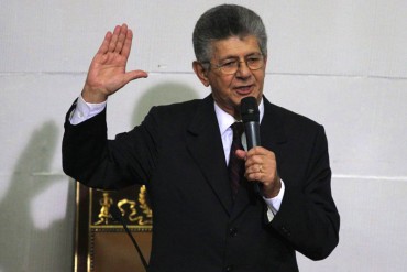 ¿ALÓ NICOLÁS? Ramos Allup se juramentó como lo indica el reglamento (Y como lo hizo Cilia en 2010)