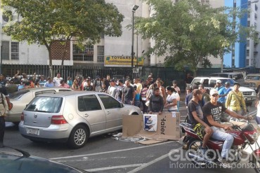 ¡NO SE LA CALAN! Vecinos de Palo Verde protestaron este #2Abr por entrega de cajas Clap incompletas (+Video)