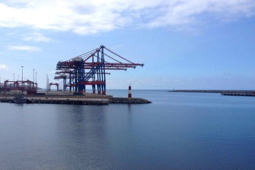 ¡MÍRALO! Así luce el puerto de La Guaira tras fuerte oleaje este #5Mar +Video)