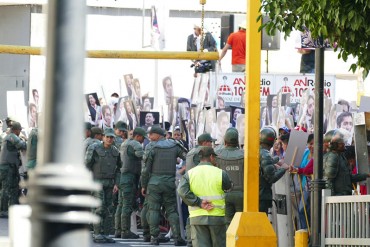 ¡DE SU PROPIA MEDICINA! Chavistas atacan a sus diputados en la AN al confundirlos con opositores