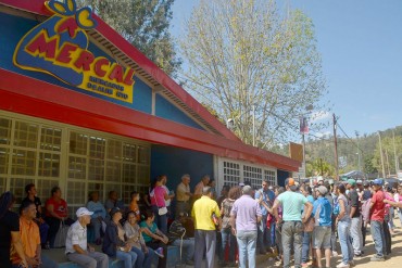 ¡HAMPA CON HAMBRE! Roban Mercal y dejan sin comida a quienes hacían cola