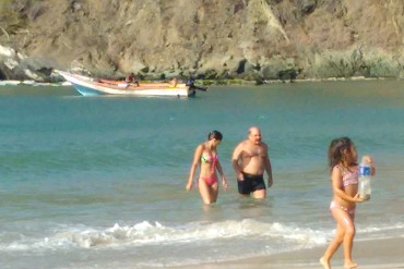 ¡EXPLOSIVO! Nelson Merentes PILLADO gozando en la playa con 5 jovencitas (+Fotos +Escándalo)