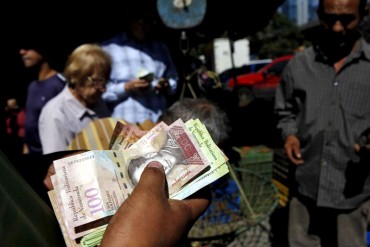 ¡EN SOCIALISMO! Salario mínimo en Venezuela sólo cubre el 7,9% de la canasta básica